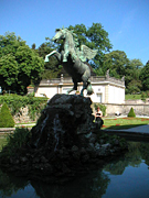 ミラベル庭園内の銅像
